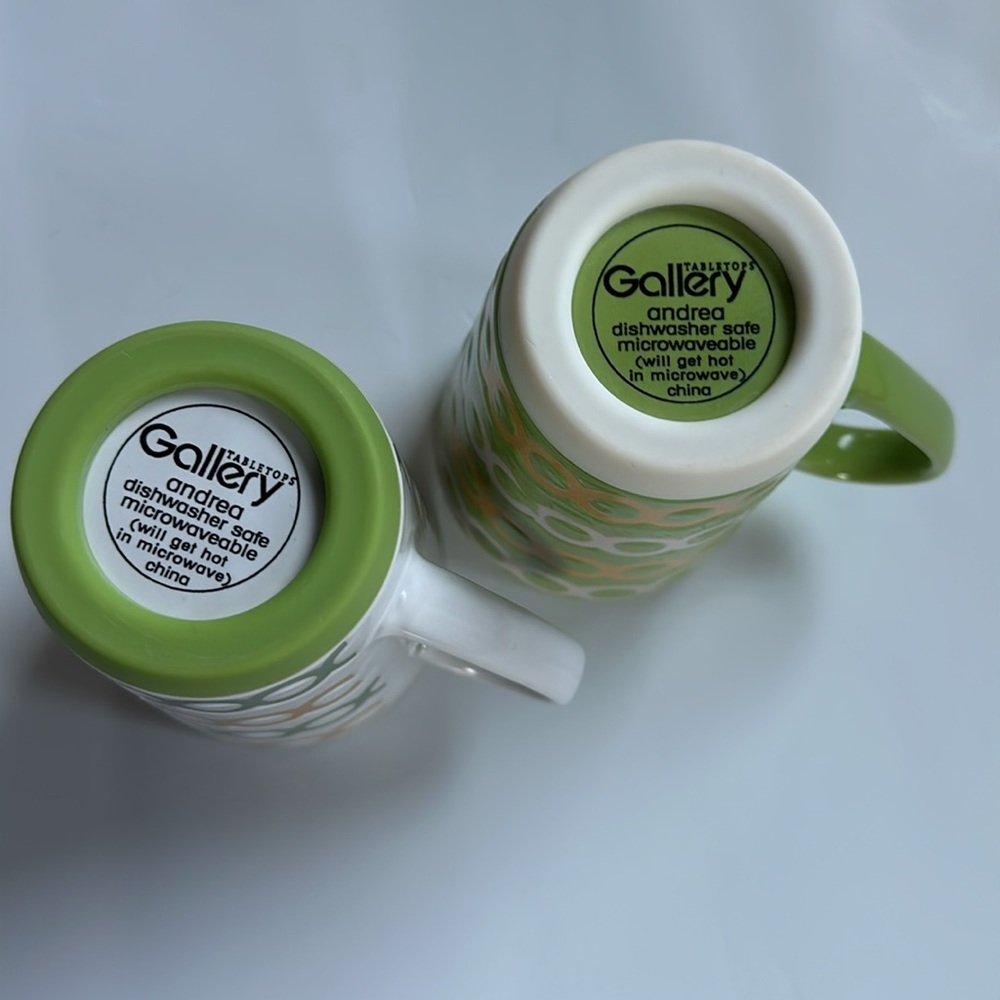 Tabletop Gallery “Andrea” Set of 2 12oz ceramic mugs rubber bottom green white - Picture 2 of 4